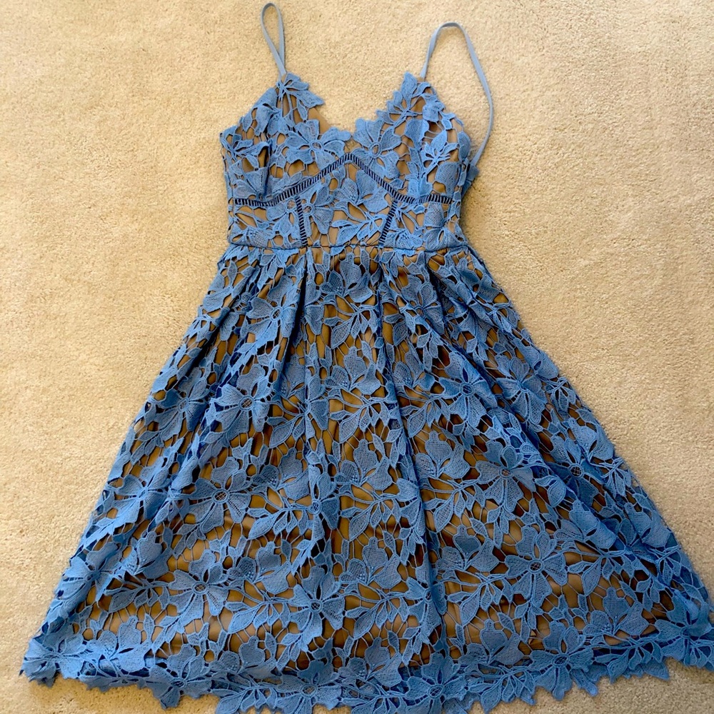 Gorgeous dress that’s perfect for wedding season!